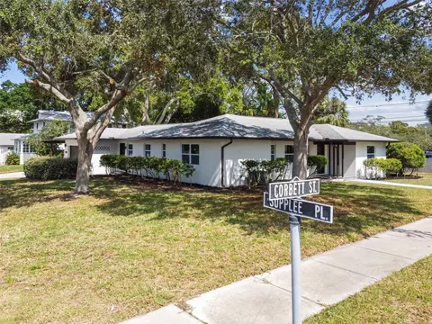 300 Corbett St, Belleair, FL 33756