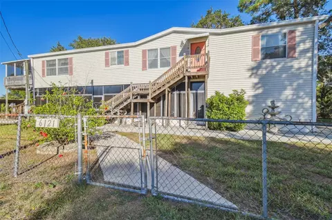 6121 Island Dr, Weeki Wachee, FL 34607