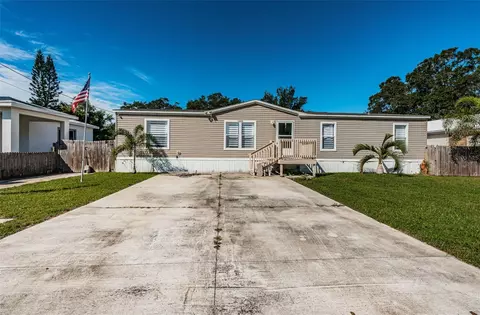 12275 Cross St, Largo, FL 33773
