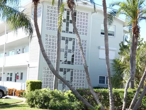 1898 Shore Dr S #319, South Pasadena, FL 33707