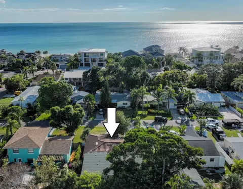15805 1st St E, Redington Beach, FL 33708 photo 1