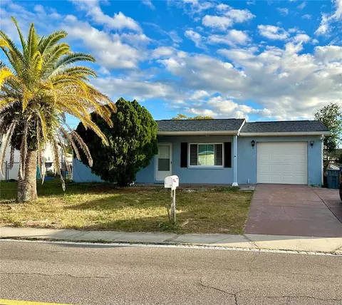 8506 Fox Hollow Dr, Port Richey, FL 34668