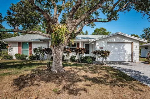 7907 Raintree Dr, New Port Richey, FL 34653