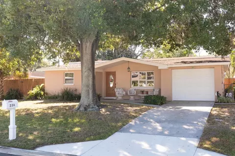 226 Maple Ave, Palm Harbor, FL 34684