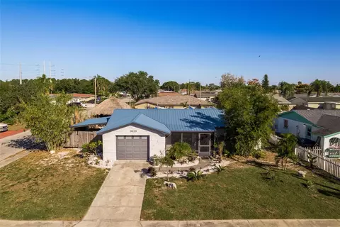 3023 Salisbury Dr, Holiday, FL 34691