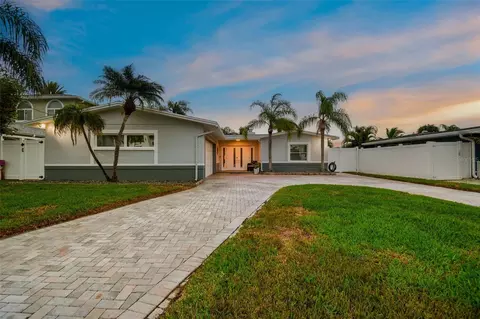 577 Crystal Dr, Madeira Beach, FL 33708