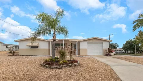 1108 Excalibur St, Holiday, FL 34690