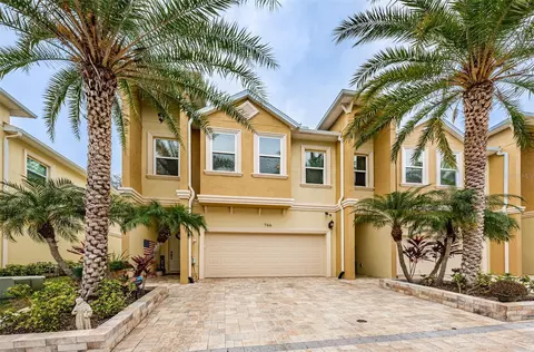 746 Grand Cypress Ln, Tarpon Springs, FL 34689