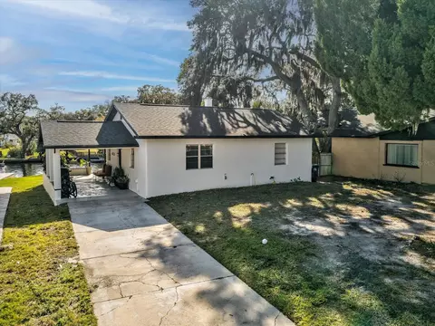 5610 Riverview Dr, New Port Richey, FL 34652