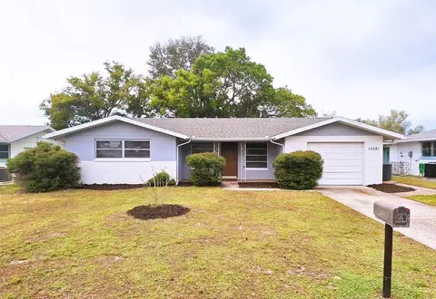 10221 Oak Hill Dr, Port Richey, FL 34668