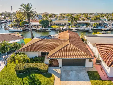 4903 Pelican Dr, New Port Richey, FL 34652