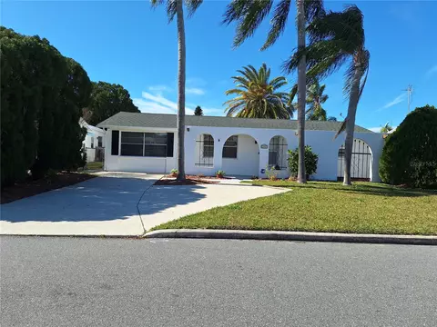 2337 Hama Dr, Holiday, FL 34691