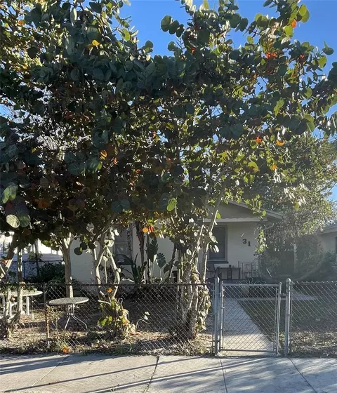 31 W Oakwood St, Tarpon Springs, FL 34689