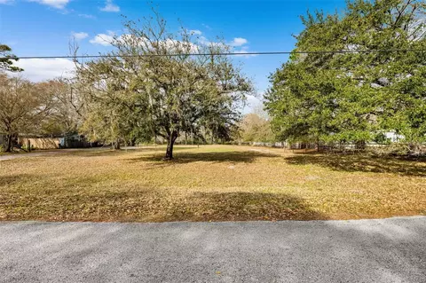 17945 Dogwood Dr, Lutz, FL 33558