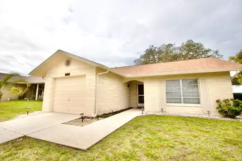 10807 Los Santos Dr, Port Richey, FL 34668
