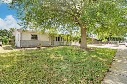 1426 Wickham Ln, Holiday, FL 34691