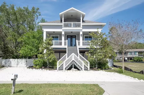104 Shore Dr, Tarpon Springs, FL 34689