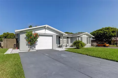 6825 Hills Dr, New Port Richey, FL 34653