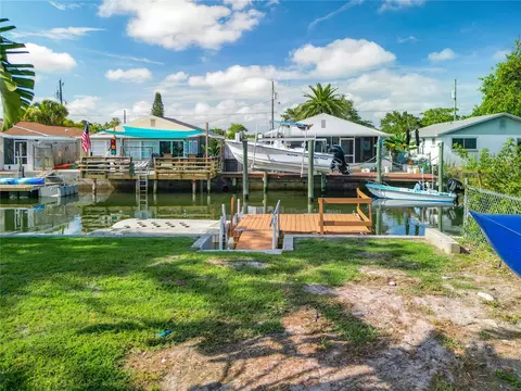 6814 Puffin Ln, Hudson, FL 34667