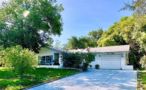8120 Los Alamos Dr, Port Richey, FL 34668