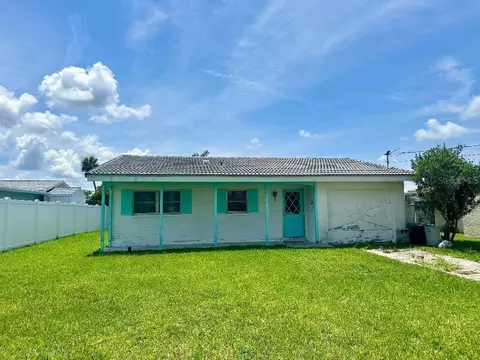 4110 Headsail Dr, New Port Richey, FL 34652