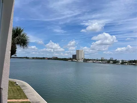 7645 Sun Island Dr S #307, South Pasadena, FL 33707