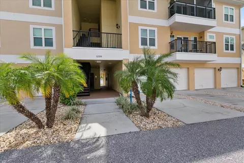 6395 Banyan Blvd #204, New Port Richey, FL 34652