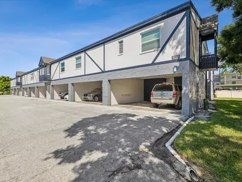 1127 King Arthur Ct #305, Dunedin, FL 34698