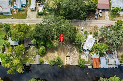 5309 Circle Dr, Weeki Wachee, FL 34607