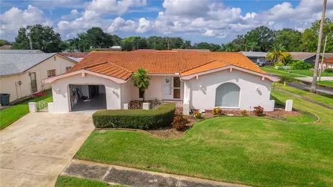 2221 Sugarbush Dr, Holiday, FL 34690
