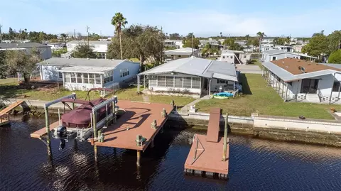 13026 Starboard Ct, Hudson, FL 34667