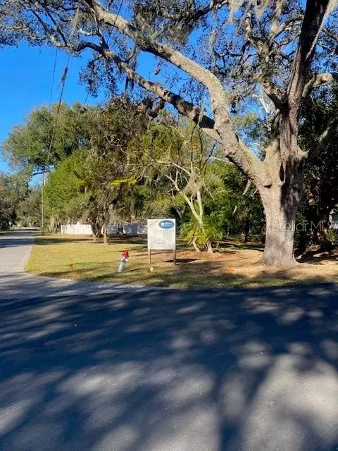 5629 18th St, Zephyrhills, FL 33542
