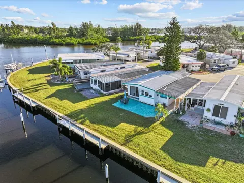 800 Chesapeake Dr #20, Tarpon Springs, FL 34689