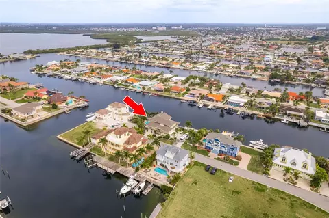 5406 Captains Ct, New Port Richey, FL 34652