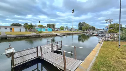 13233 Lisa Dr, Hudson, FL 34667