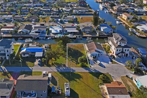 13815 Judy Ave, Hudson, FL 34667