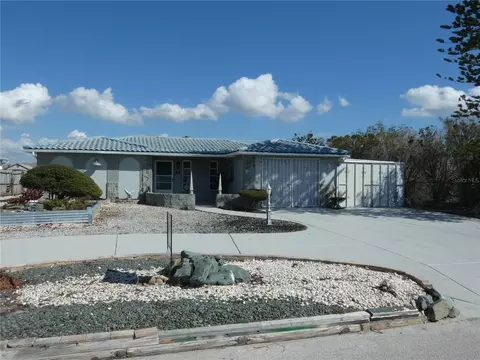 Exterior - 13618 Stacey Dr, Hudson, FL 34667 photo 3 of 7