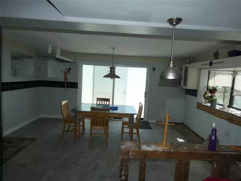 Dining - 13618 Stacey Dr, Hudson, FL 34667 photo 2 of 4