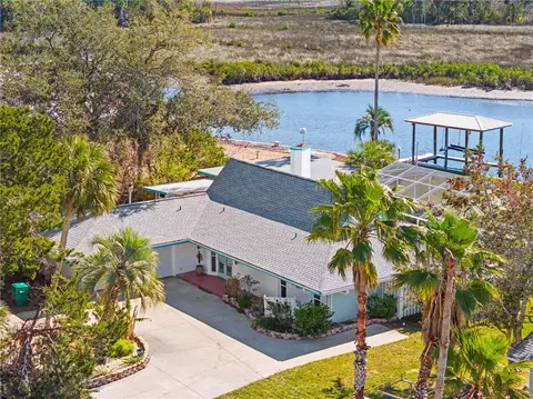 11882 W Bayshore Dr, Crystal River, FL 34429