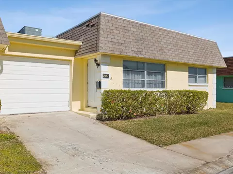 7037 Versailles N #15, Pinellas Park, FL 33781