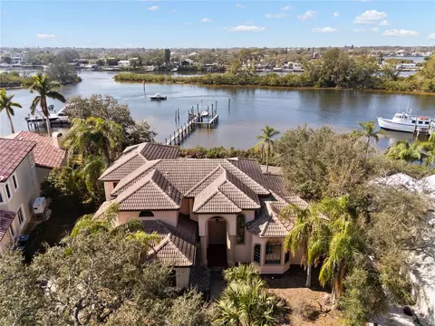 1137 Marina Dr, Tarpon Springs, FL 34689