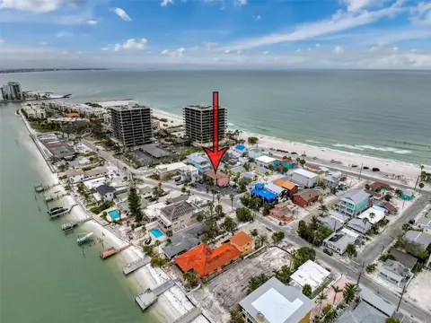 7710 Bayshore Dr #4, Treasure Island, FL 33706
