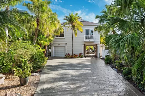 7256 Westwind St, Weeki Wachee, FL 34607