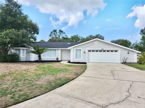8055 River Country Dr, Weeki Wachee, FL 34607