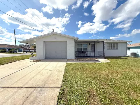 9005 Prosperity Ln, Port Richey, FL 34668
