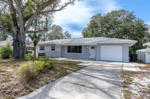 686 Manor Dr W, Dunedin, FL 34698