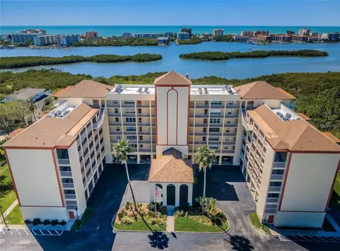 9000 Commodore Dr #302, Seminole, FL 33776