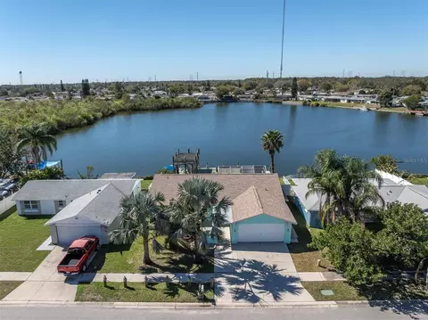 3228 Jackson Dr, Holiday, FL 34691