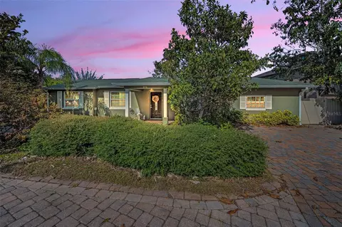 646 Riverside Dr, Tarpon Springs, FL 34689
