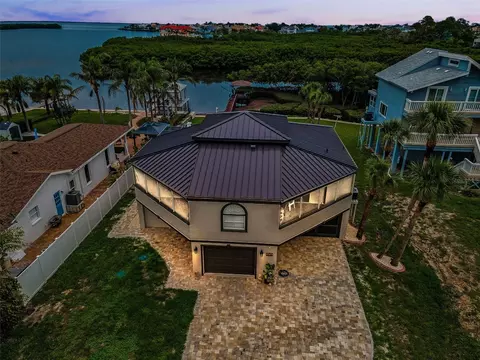 1616 Sea Breeze Dr, Tarpon Springs, FL 34689